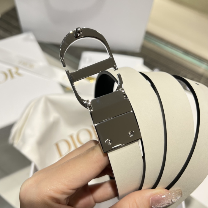 CHRISTIAN DIOR Женский ремень с пряжкой CD