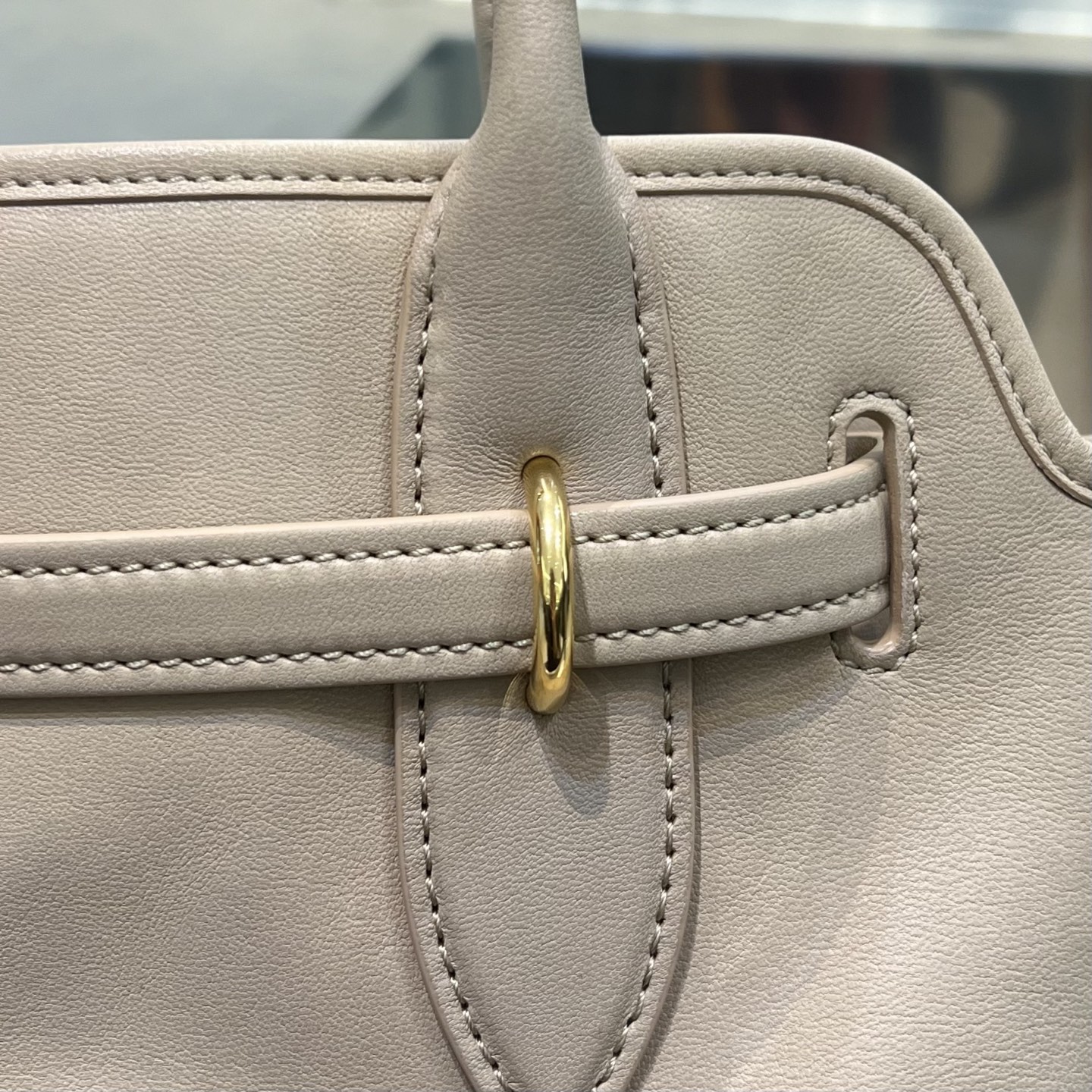 MIU MIU Женская сумка Aventure Nappa MIU MIU Женская сумка Aventure Nappa