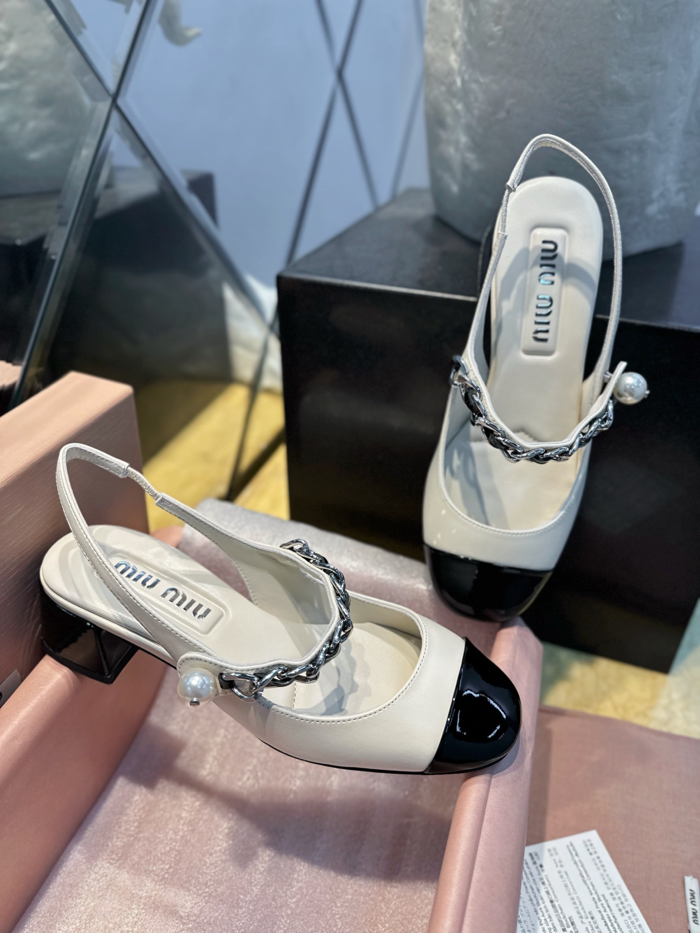 MIU MIU Женские туфли мэри-джейн с перемычкой MIU MIU Женские туфли мэри-джейн с перемычкой