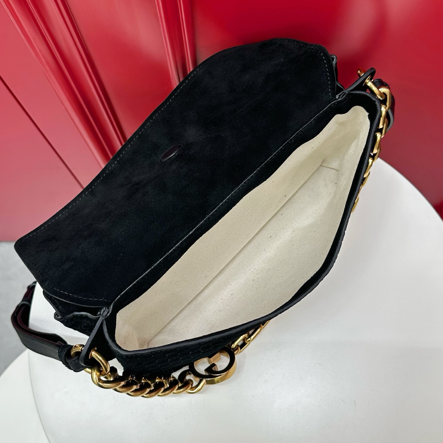 GUCCI Женская сумка Medium shoulder bag with chain