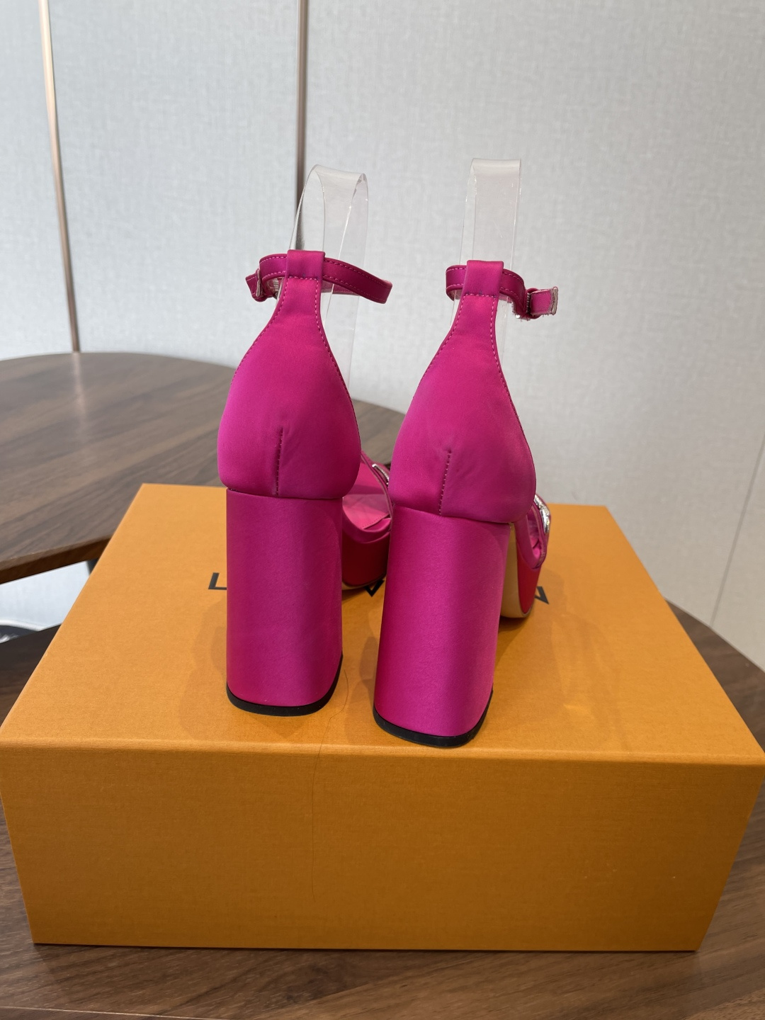 LOUIS VUITTON Женские туфли 