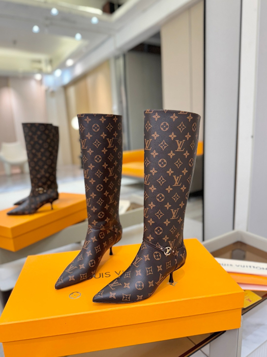 LOUIS VUITTON Женские сапоги на низком каблуке