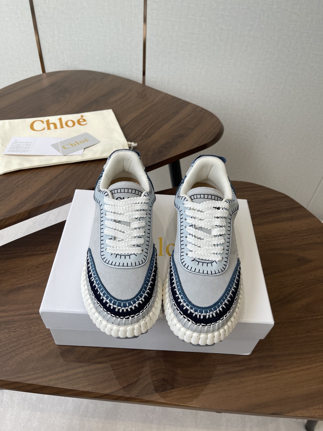 CHLOE Женские кроссовки из коровьей кожи 