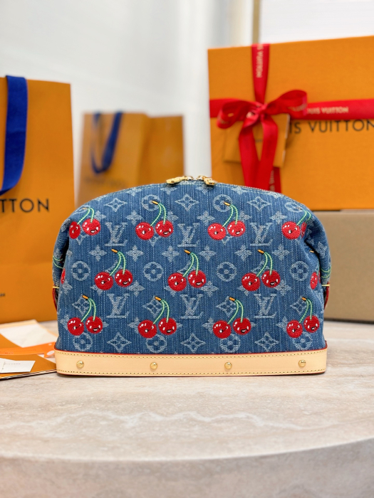 LOUIS VUITTON Женская косметичка LV x TM Cosmetic Pouch GM M13893