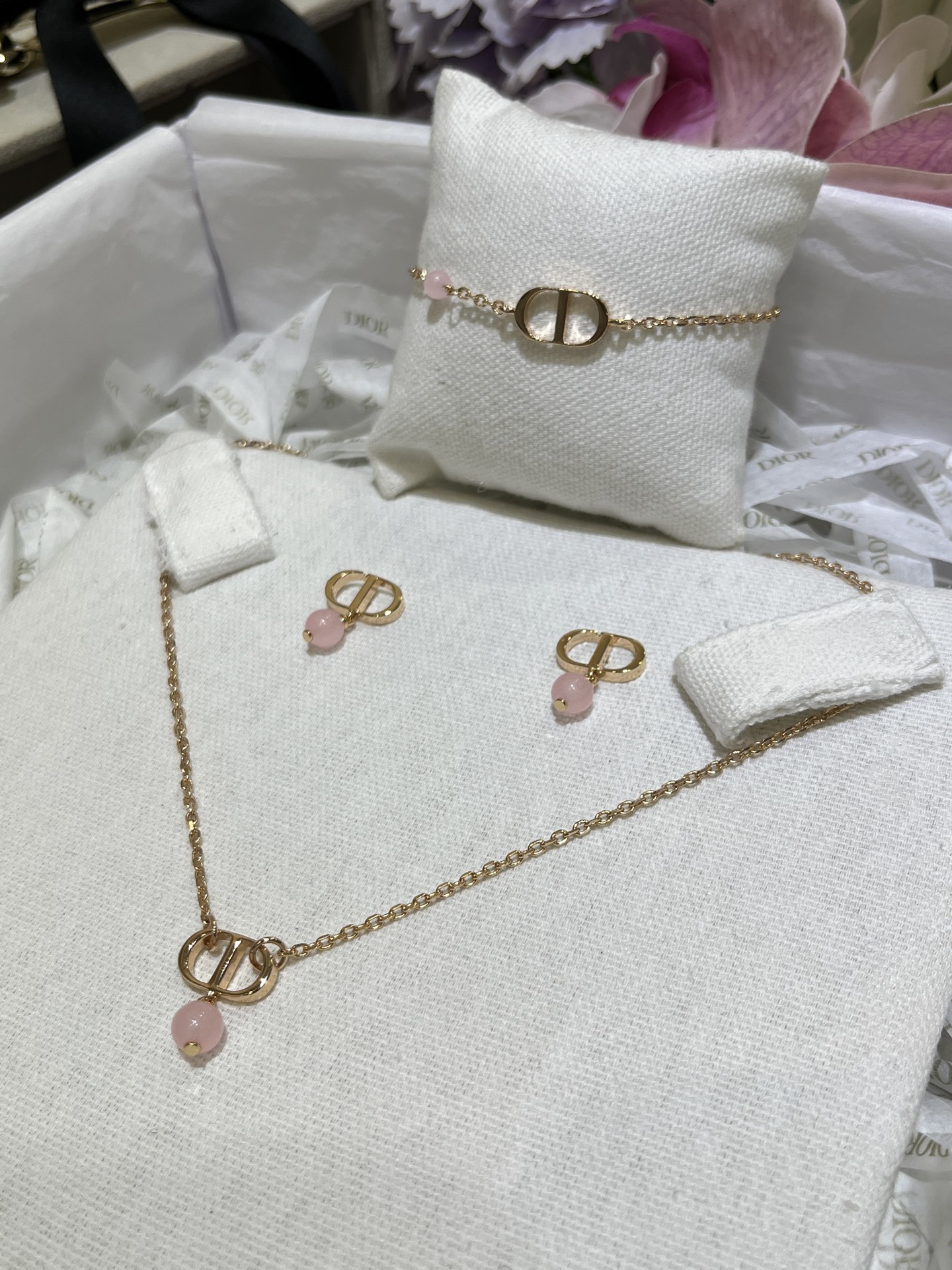 CHRISTIAN DIOR Женский набор украшений с розовым сердечком CHRISTIAN DIOR Женский набор украшений с розовым сердечком