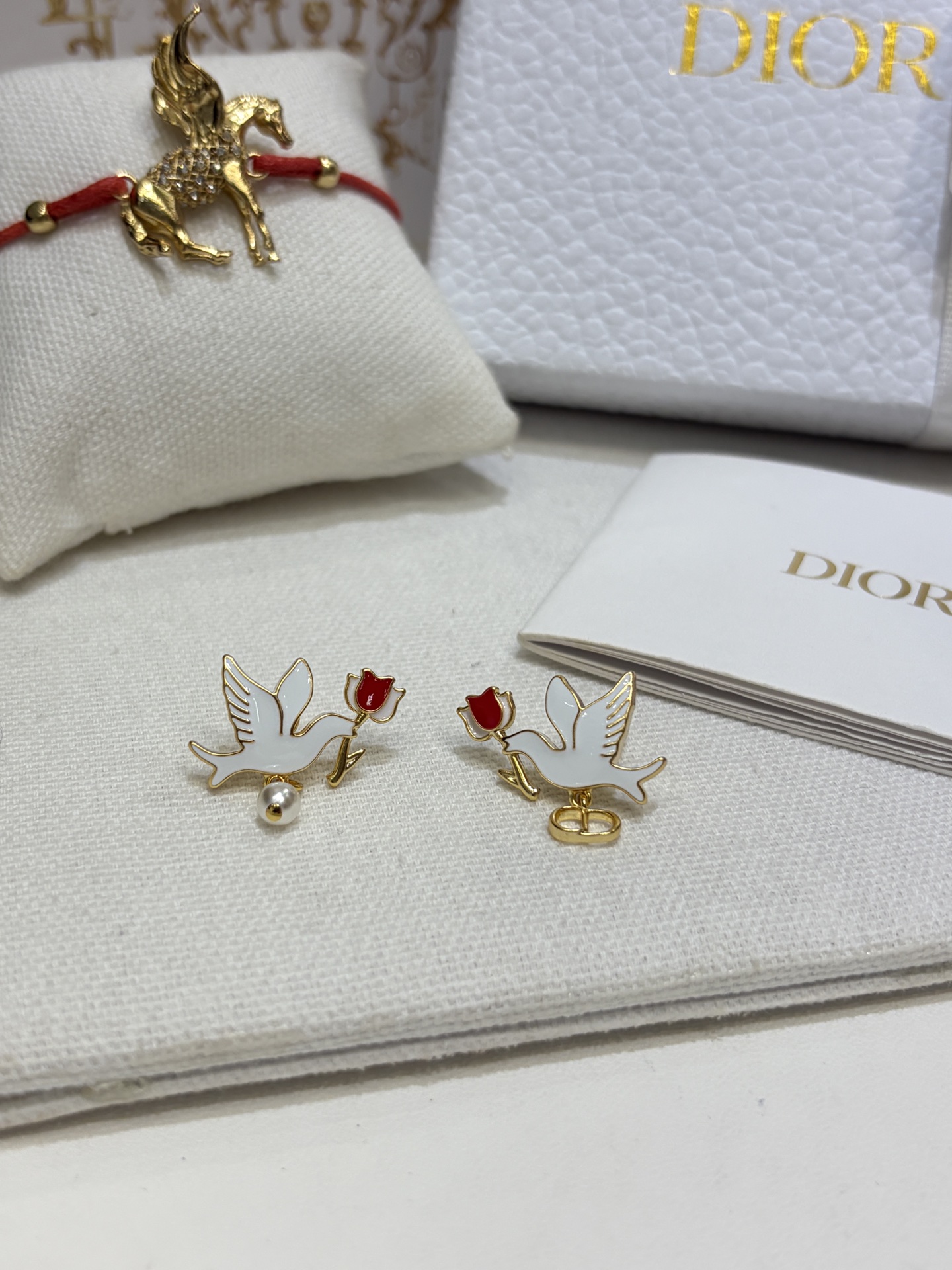 CHRISTIAN DIOR Женские серьги Dioramour Doves&Roses CHRISTIAN DIOR Женские серьги Dioramour Doves&Roses