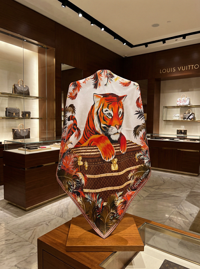 LOUIS VUITTON Женский платок из шёлка Precious Tiger