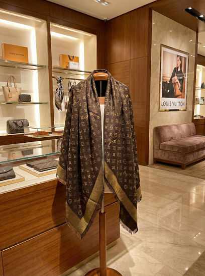 LOUIS VUITTON Женский платок из шелка