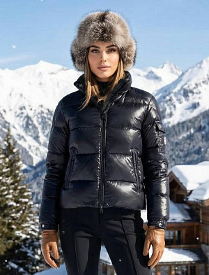 MONCLER Женский чёрный глянцевый пуховик 