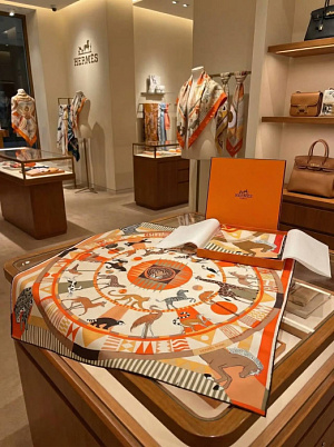 HERMES Женский платок Carré 90 Le Carrousel du Tigre Royal