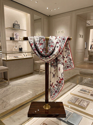 CHRISTIAN DIOR Женский платок из шёлка с рисунком в виде сердца