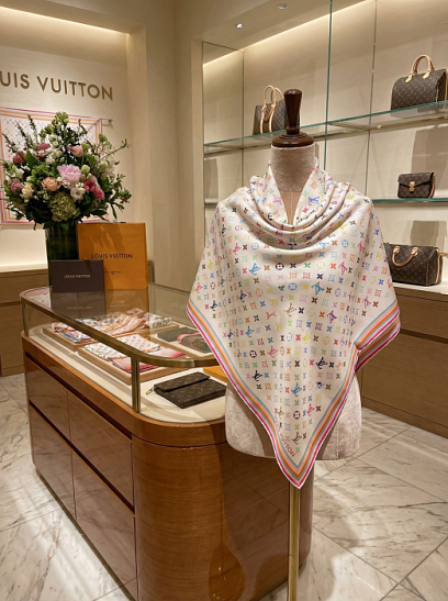 LOUIS VUITTON Женский платок из шёлка