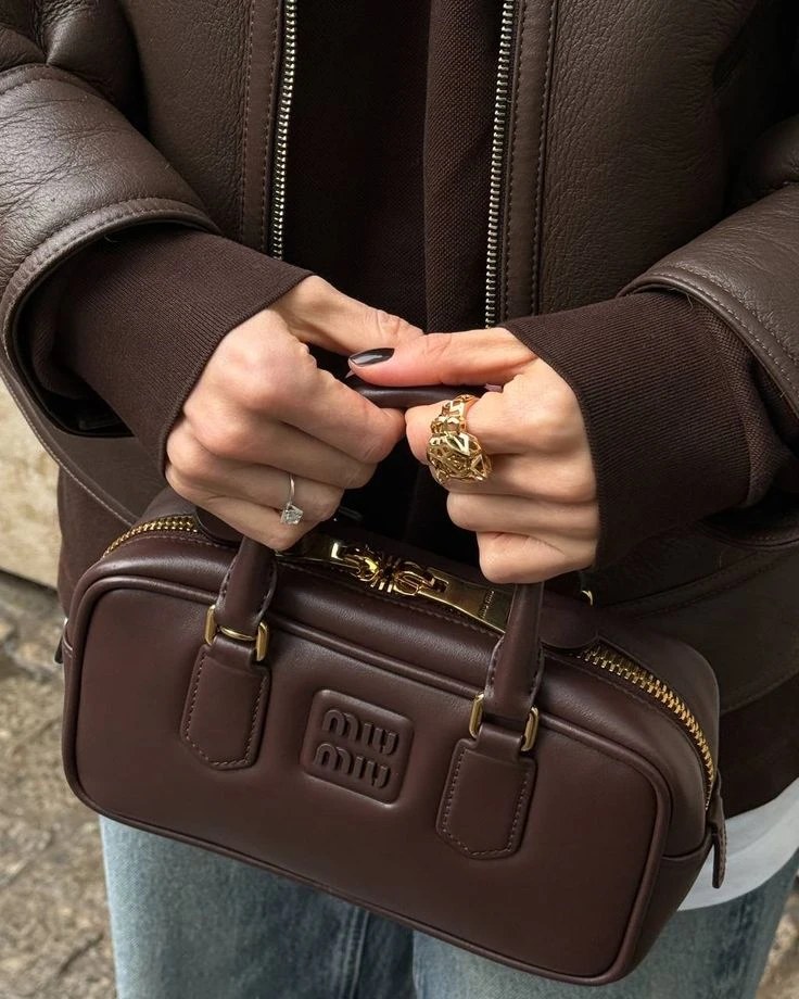 MIU MIU Женская сумка из телячьей кожи MIU MIU Женская сумка из телячьей кожи