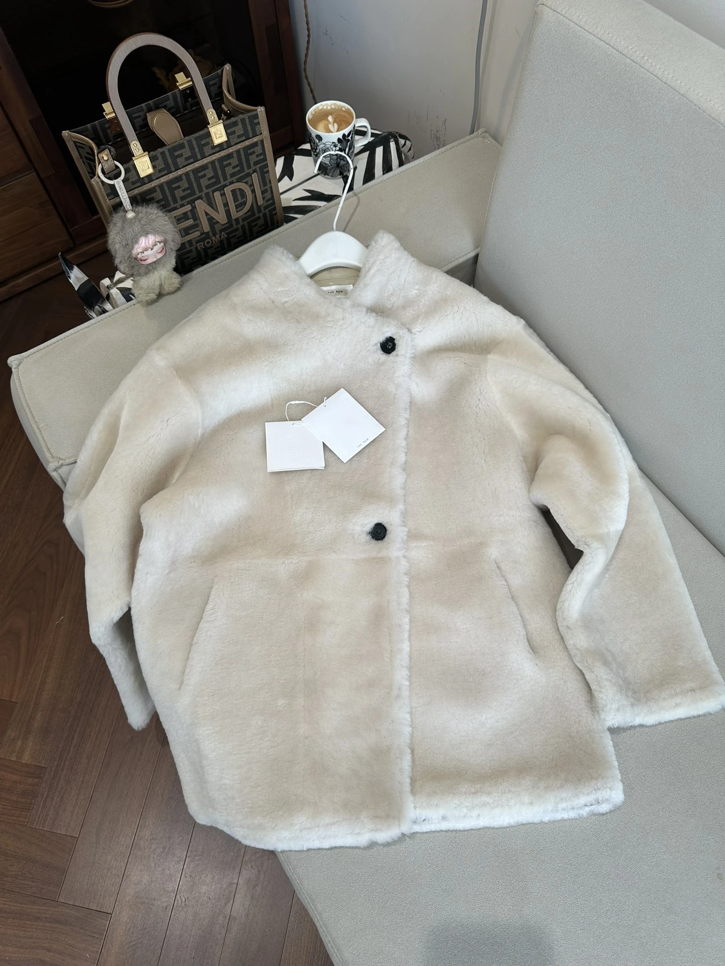 THE ROW Женская шуба из овчины THE ROW Женская шуба из овчины