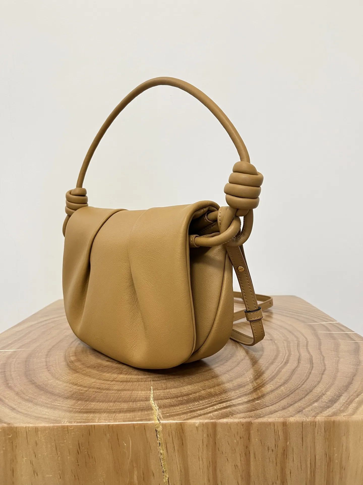 LOEWE Женская сумка Paseo small LOEWE Женская сумка Paseo small