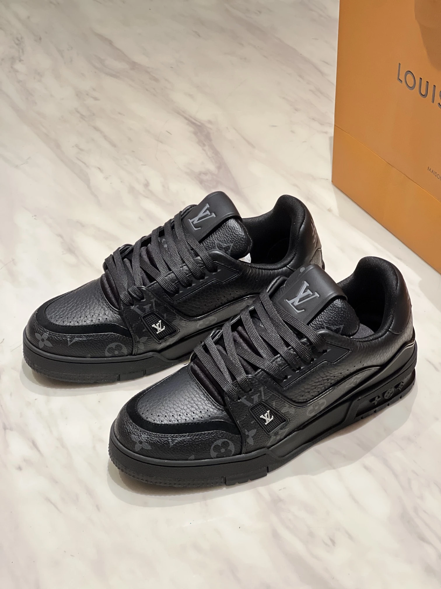 LOUIS VUITTON Кроссовки LV Trainer LOUIS VUITTON Кроссовки LV Trainer