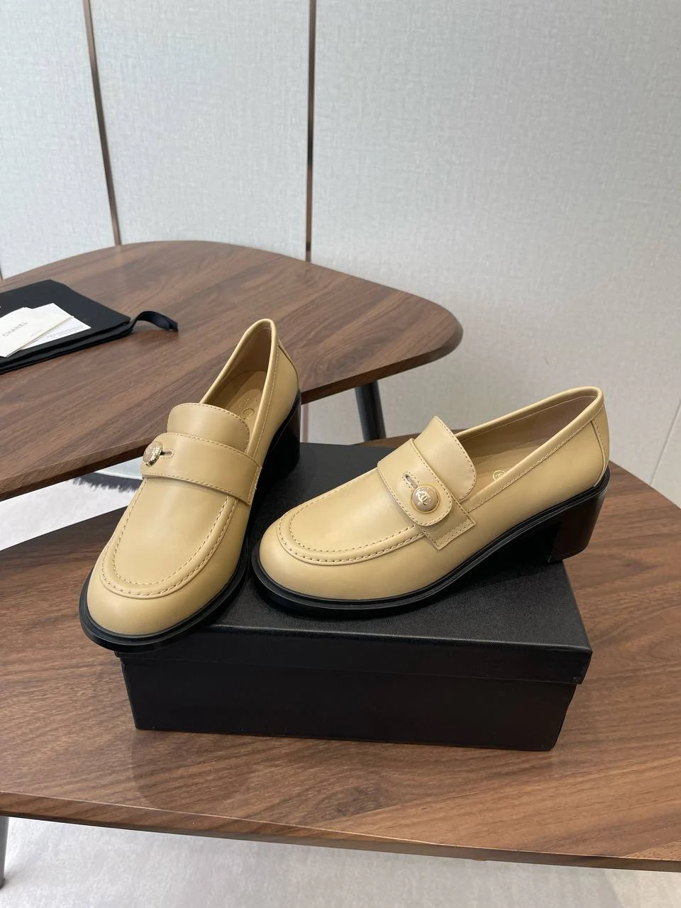 CHANEL Женские туфли из телячьей кожи CHANEL Женские туфли из телячьей кожи