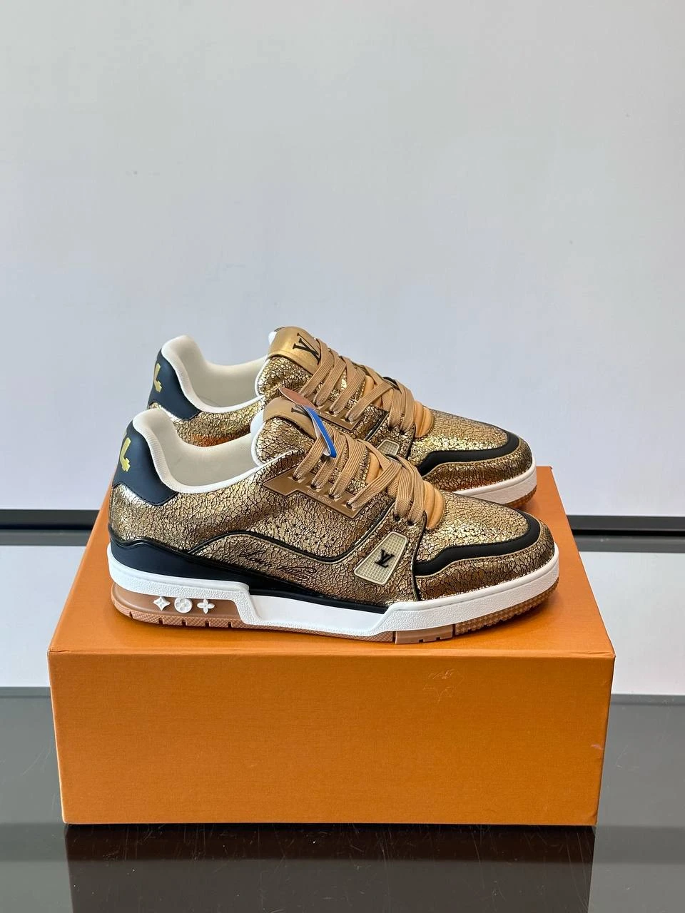 LOUIS VUITTON Мужские кроссовки в золотистой палитре