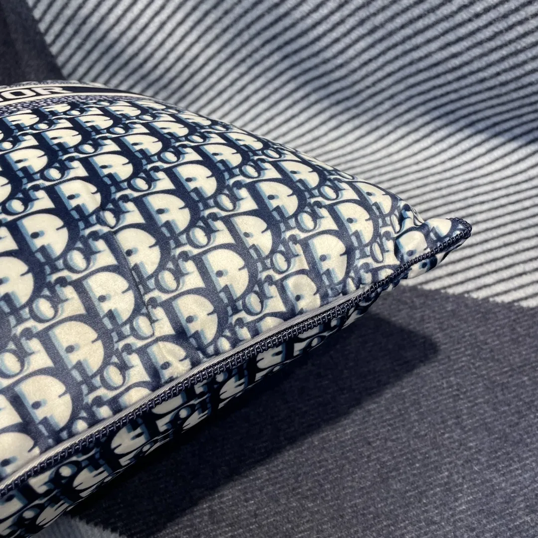 CHRISTIAN DIOR Бархатная подушка CHRISTIAN DIOR Бархатная подушка