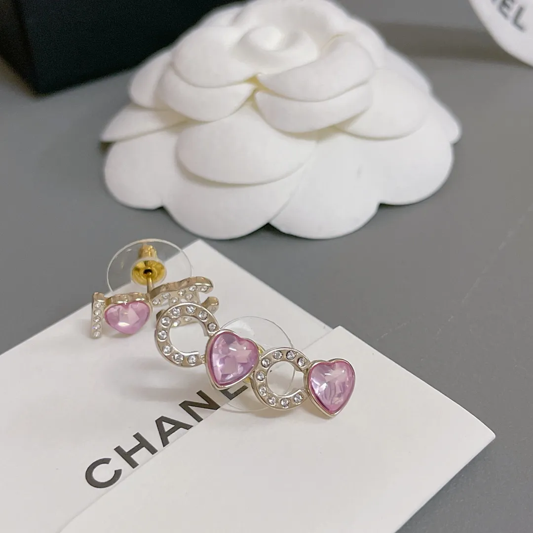 CHANEL Женские серьги с розовым камнем CHANEL Женские серьги с розовым камнем
