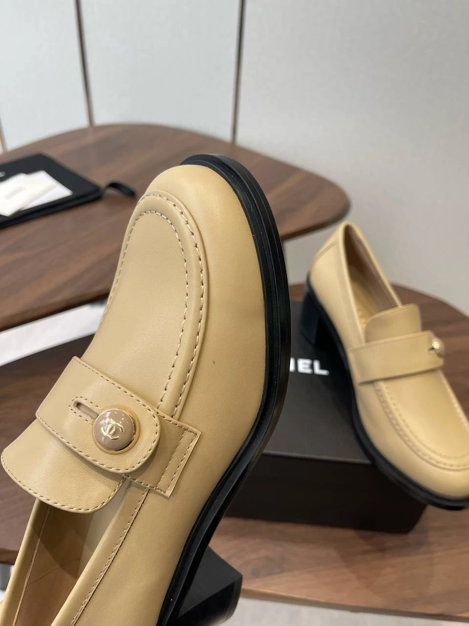 CHANEL Женские туфли из телячьей кожи CHANEL Женские туфли из телячьей кожи