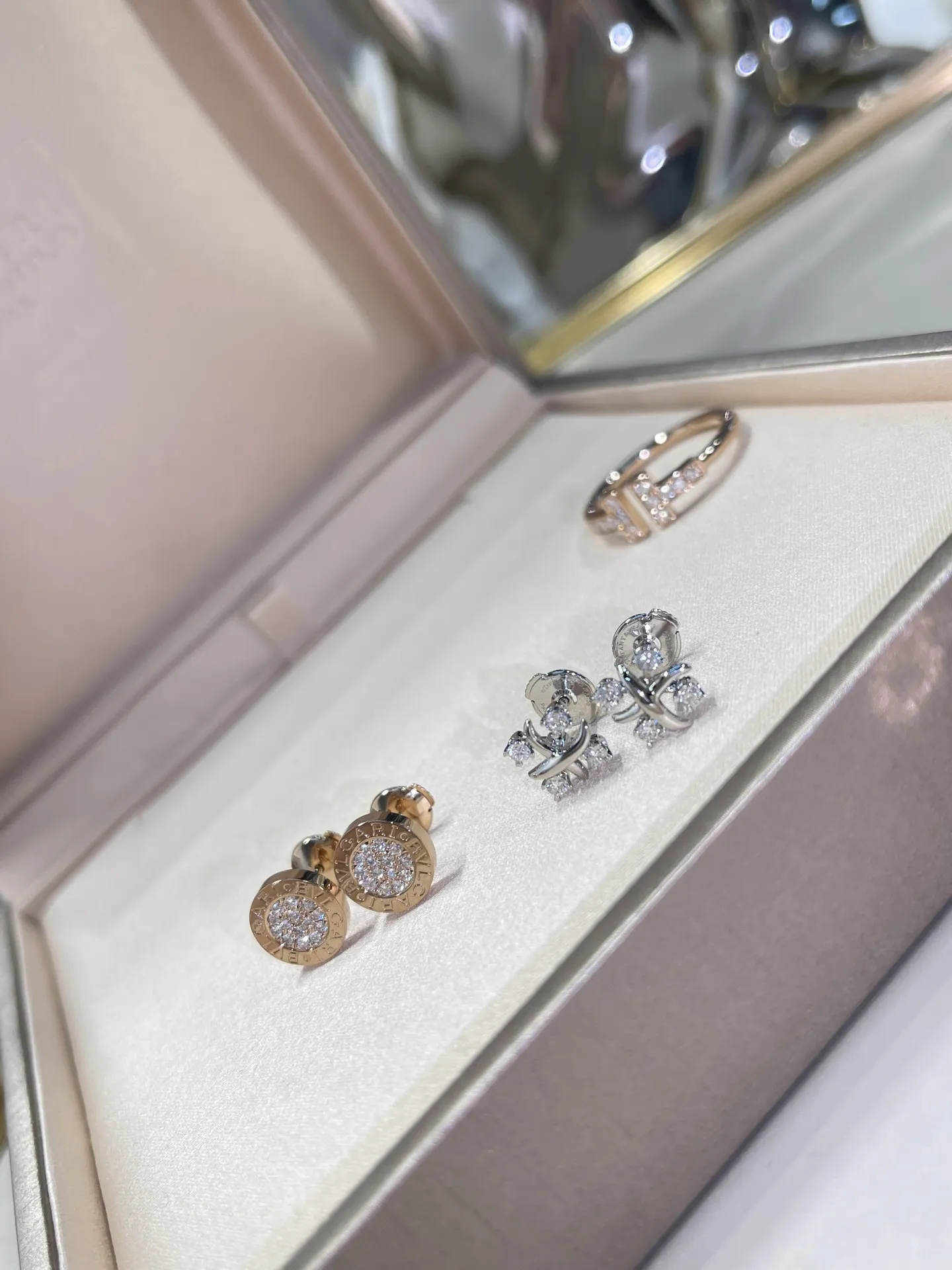 BVLGARI Cерьги из розового золота с бриллиантами