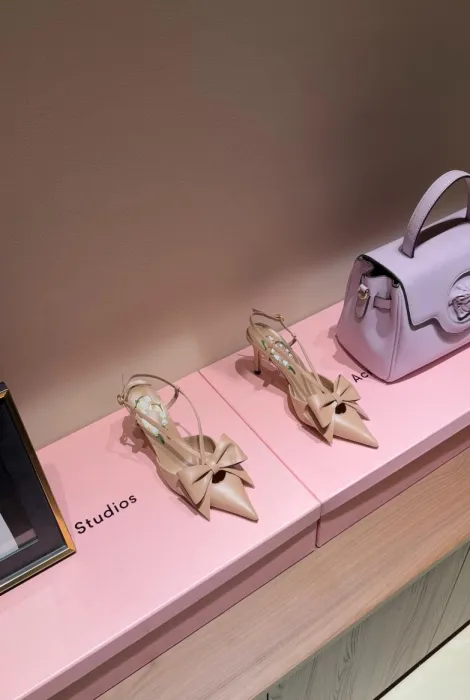 VALENTINO Женские туфли из коровьей кожи