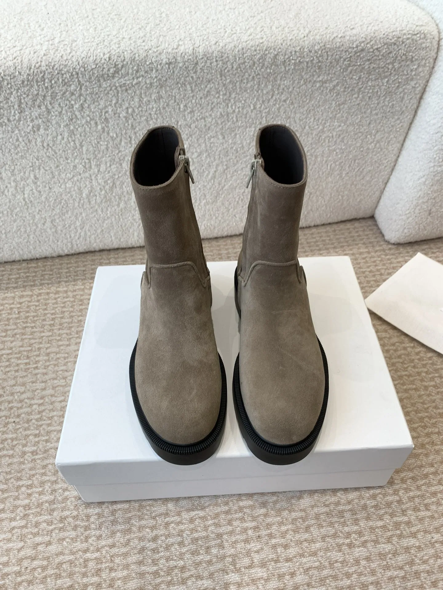 THE ROW Женские сапоги из яловой кожи THE ROW Женские сапоги из яловой кожи