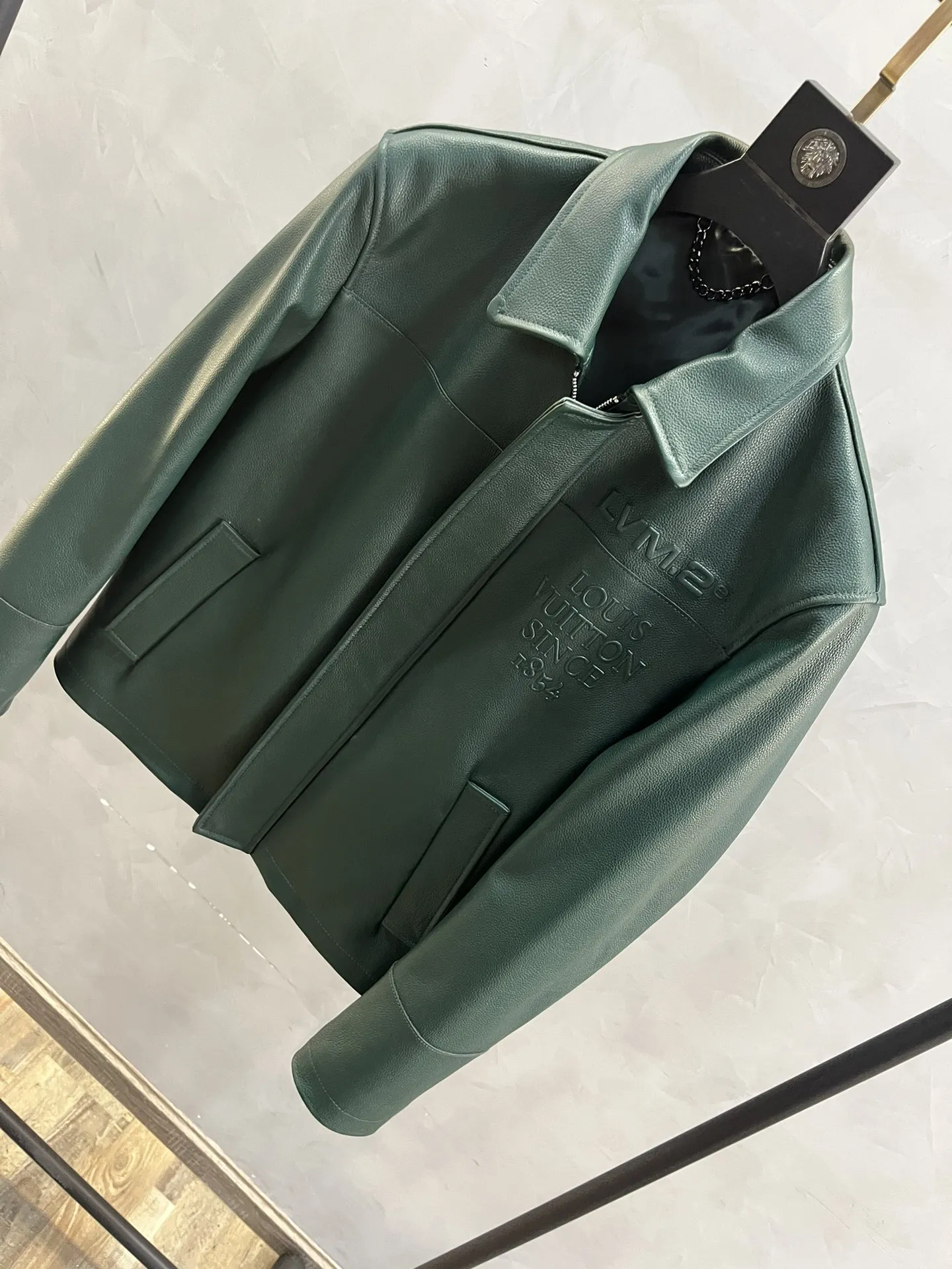 LOUIS VUITTON Мужская кожаная куртка LOUIS VUITTON Мужская кожаная куртка