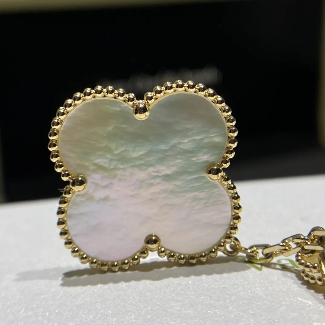 Van Cleef & Arpels Браслет Magic Alhambra 5 мотивов Van Cleef & Arpels Браслет Magic Alhambra 5 мотивов