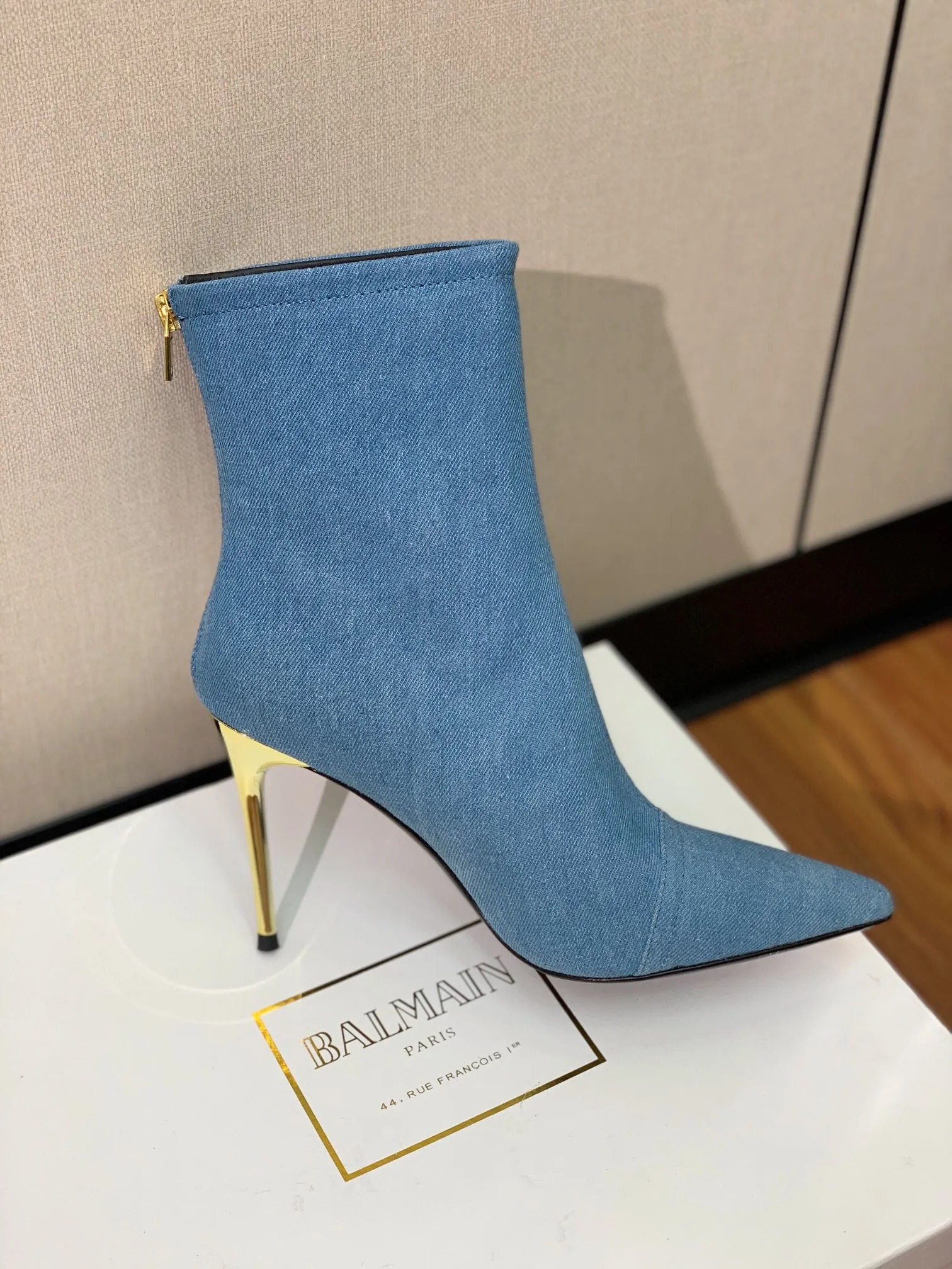 BALMAIN Женские ботильоны из денима