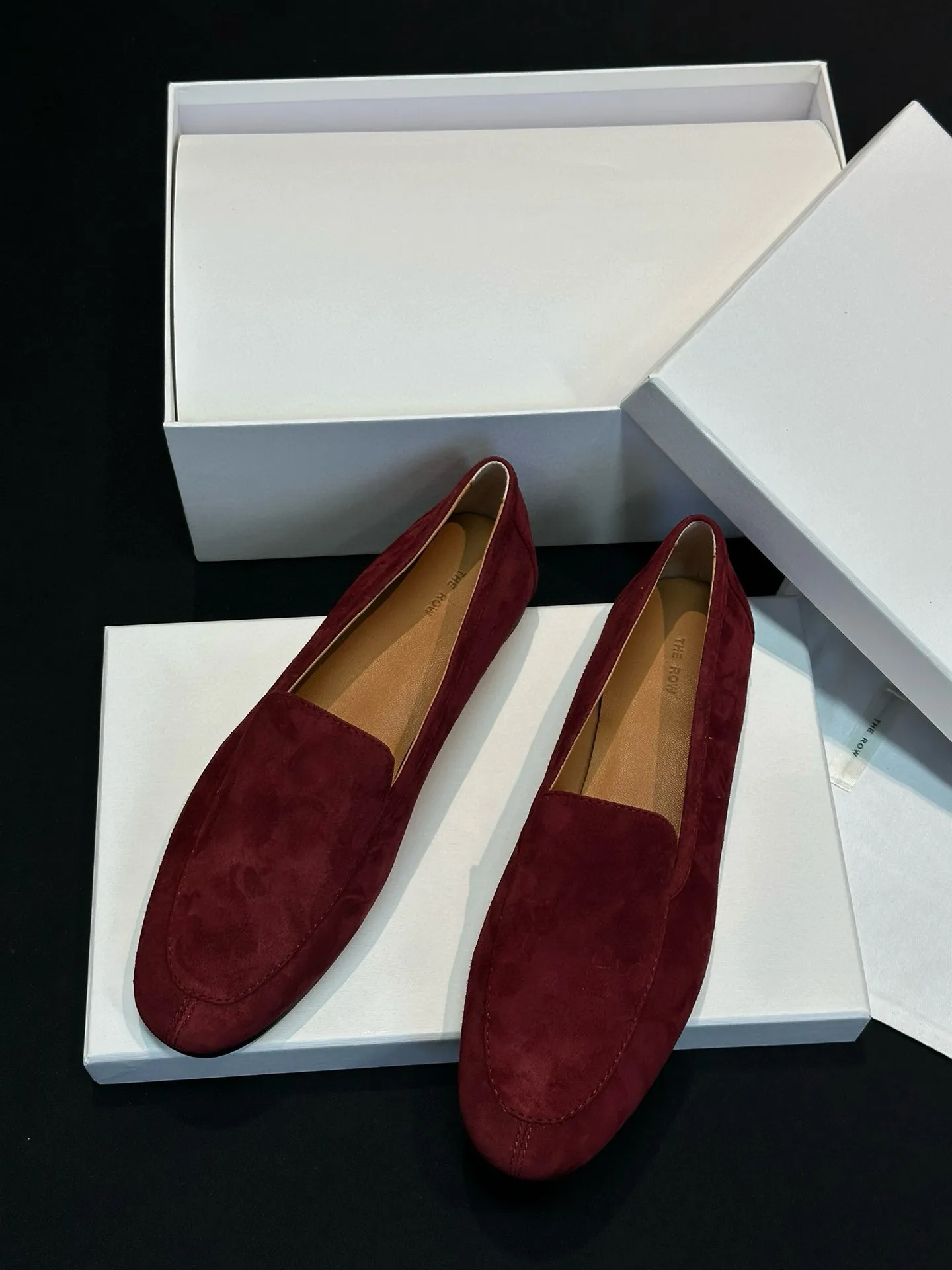 THE ROW Женские мокасины из замши THE ROW Женские мокасины из замши