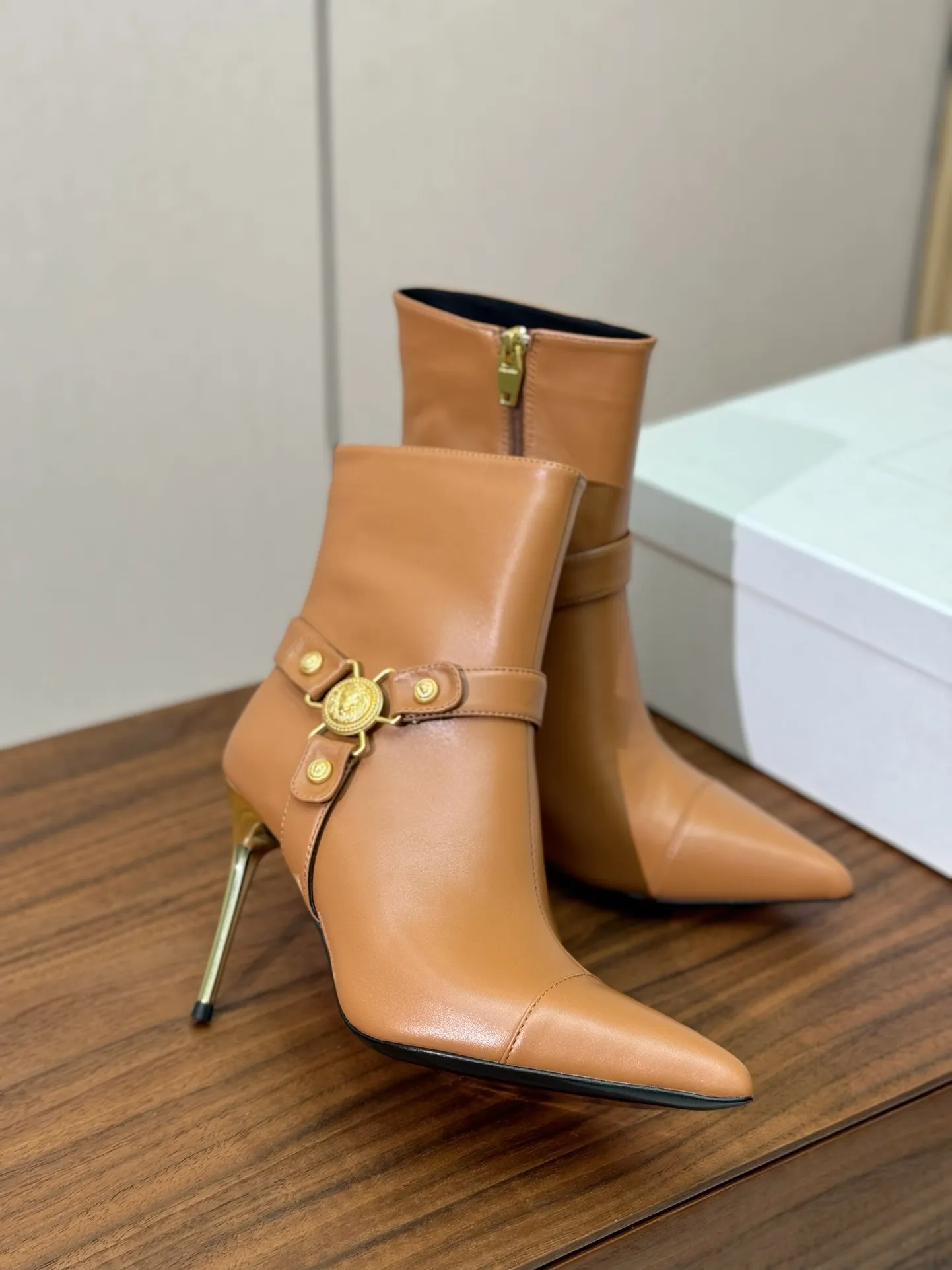 BALMAIN Женские кожаные ботильоны