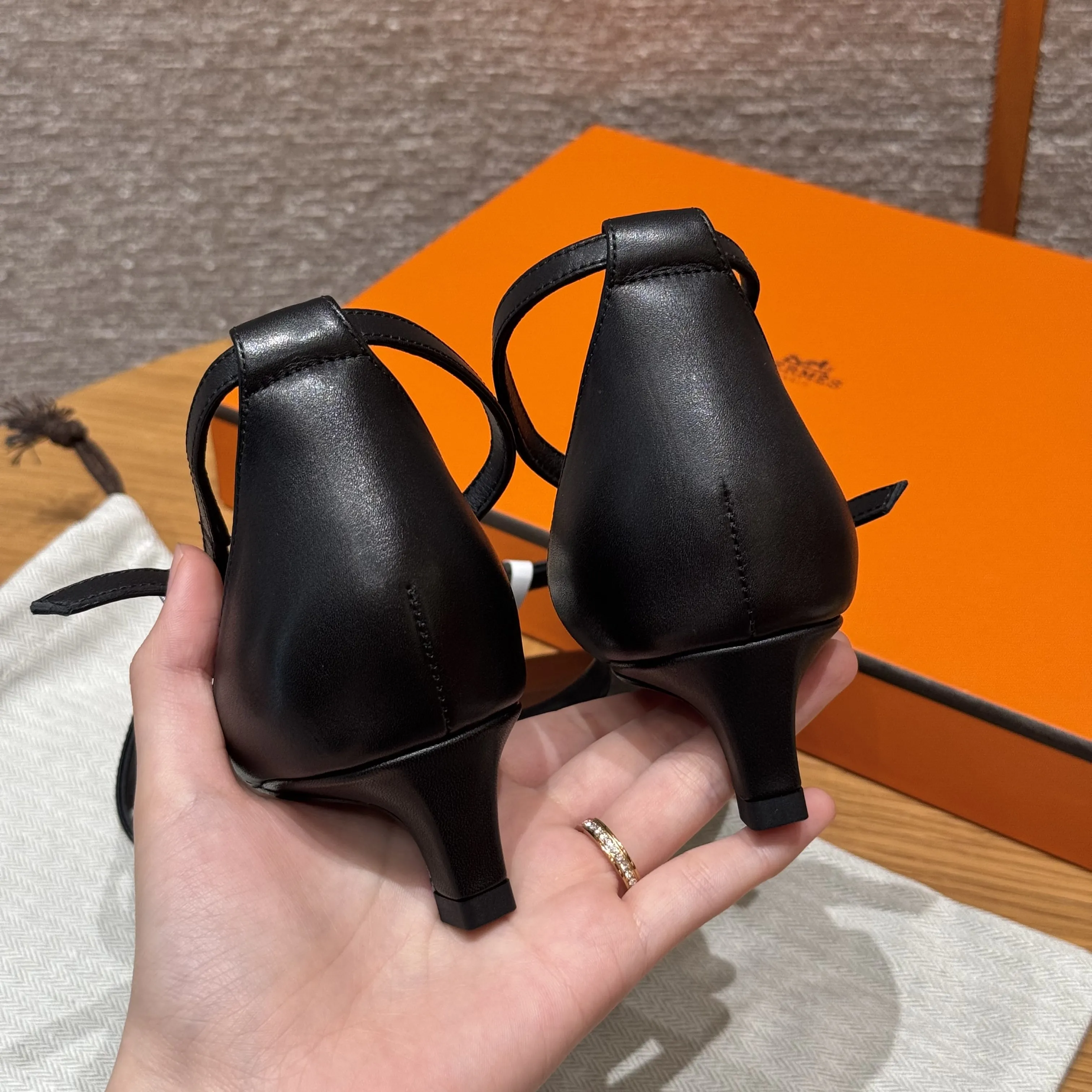 HERMES Женские туфли Joy 40 черные HERMES Женские туфли Joy 40 черные