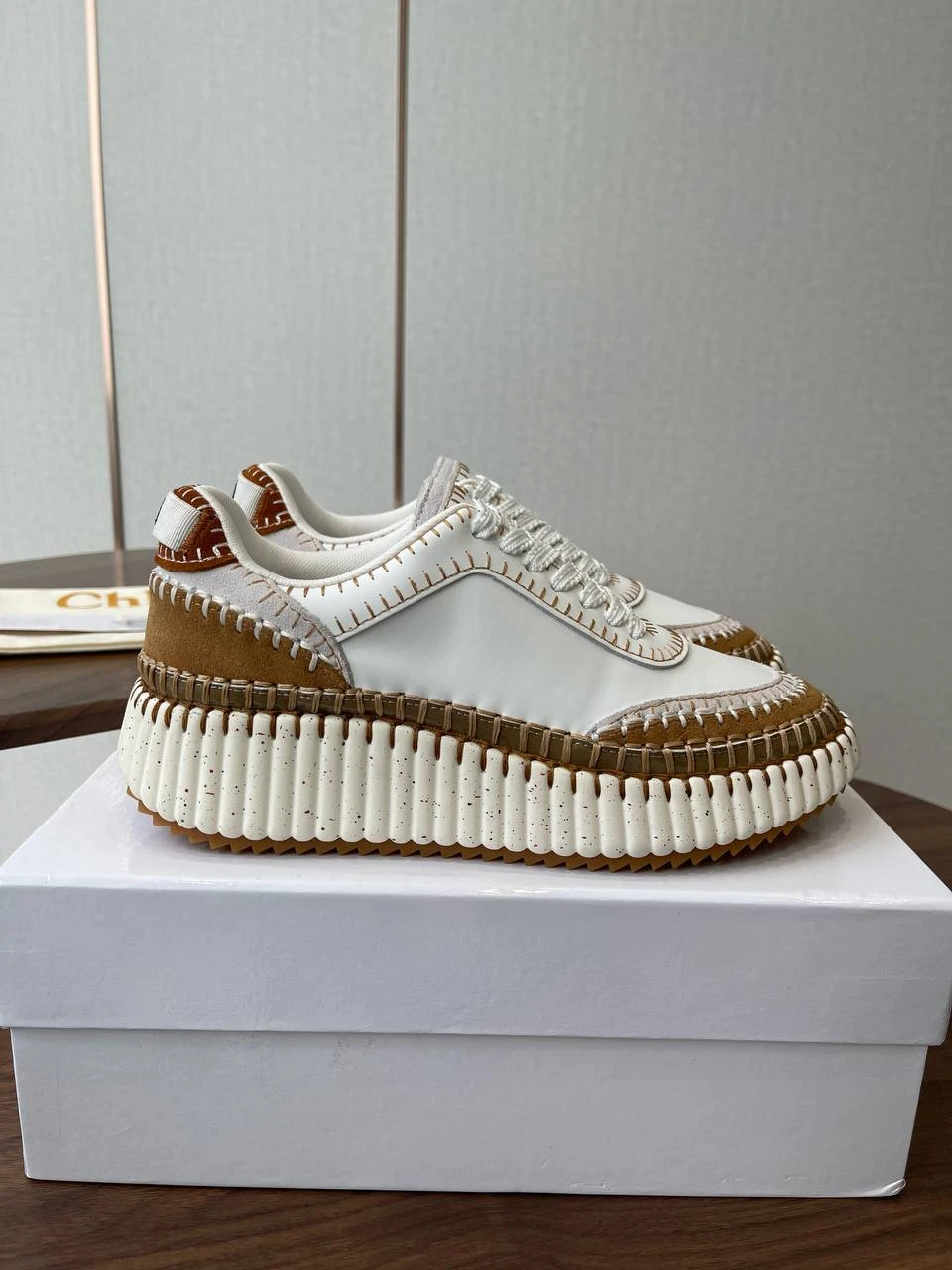 CHLOE Женские кроссовки из коровьей кожи 