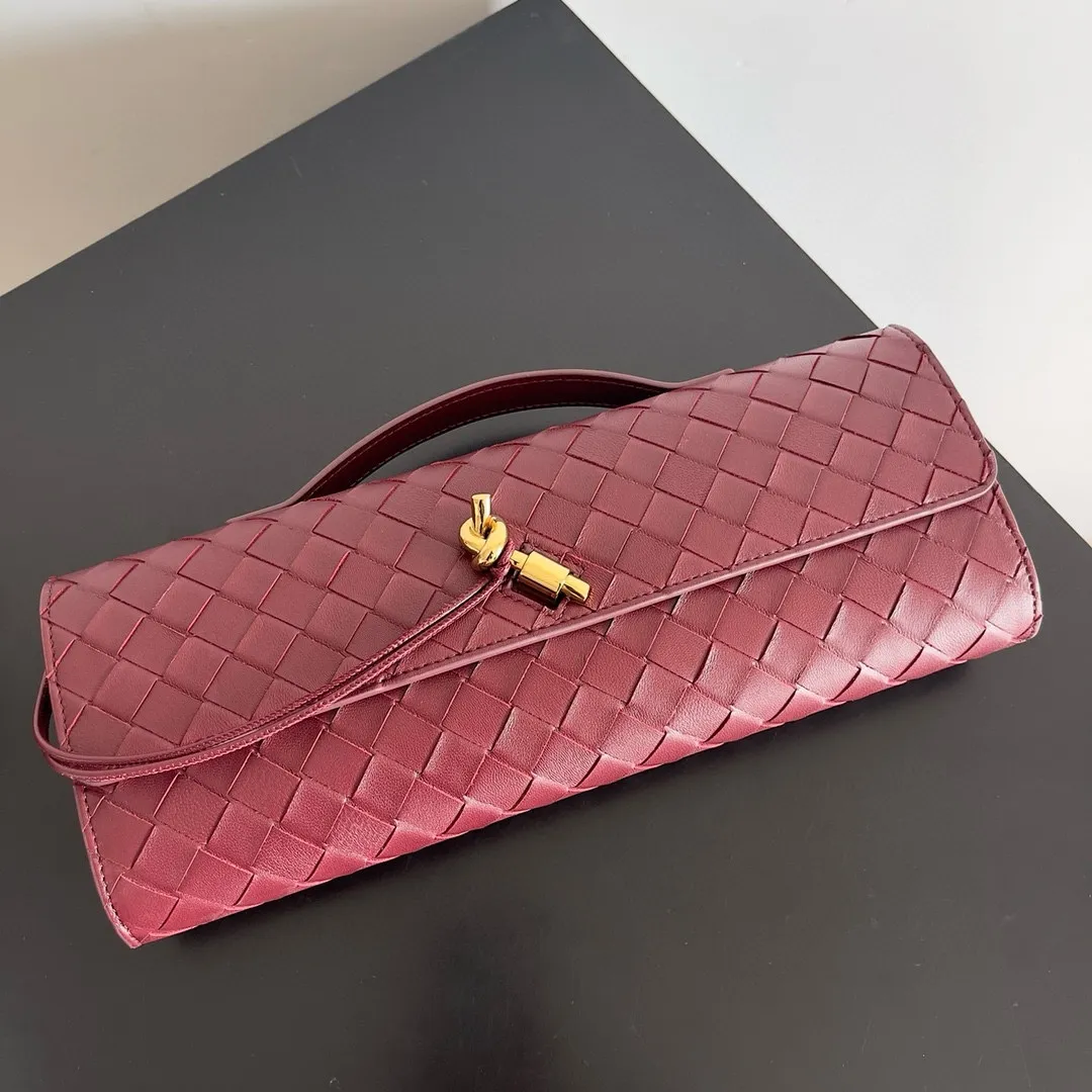 BOTTEGA VENETA Женский клатч Andiamo кожа Intrecciato
