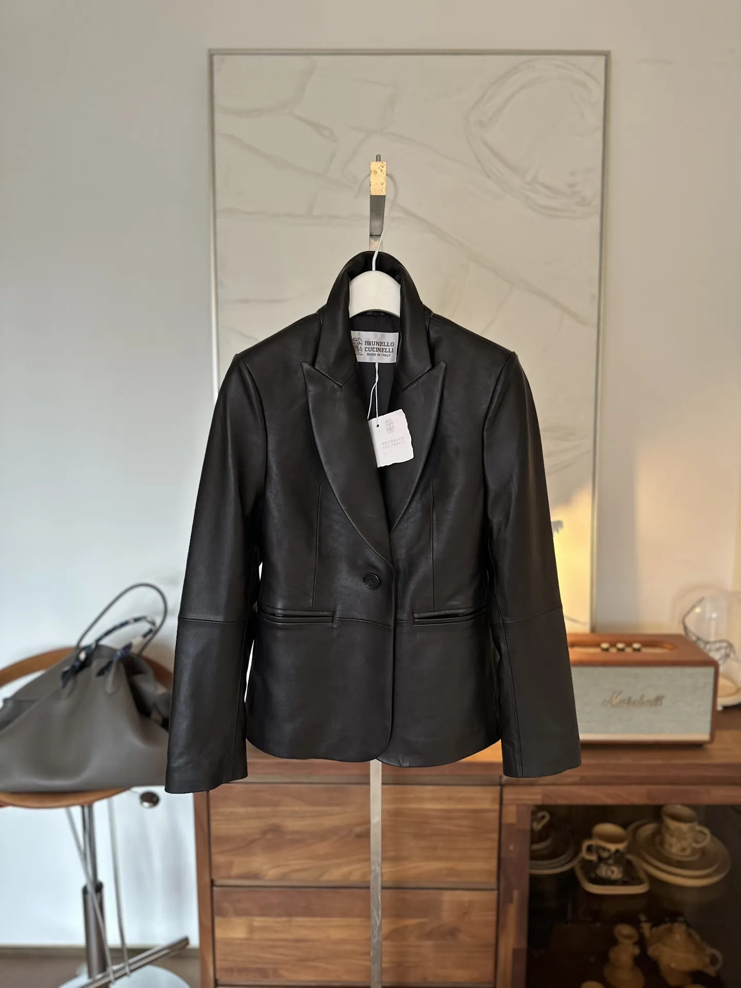 BRUNELLO CUCINELLI Женский кожаный жакет на одну пуговицу BRUNELLO CUCINELLI Женский кожаный жакет на одну пуговицу