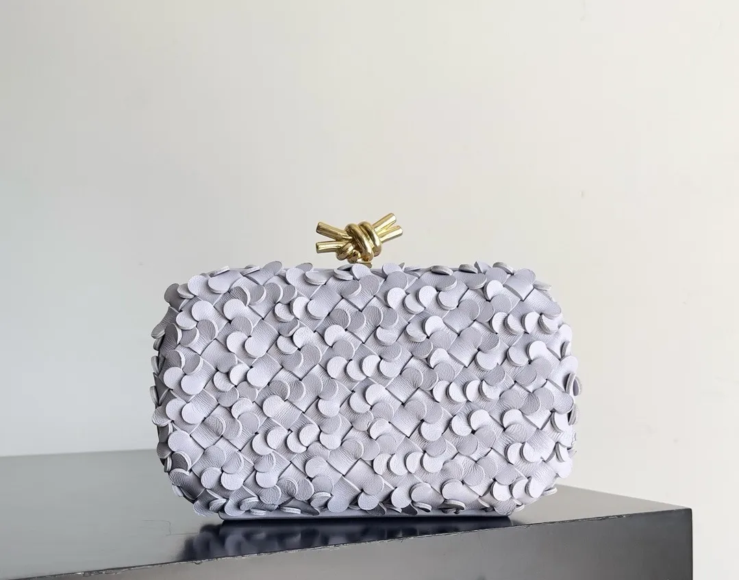 BOTTEGA VENETA Клатч Knot с металлическим узлом