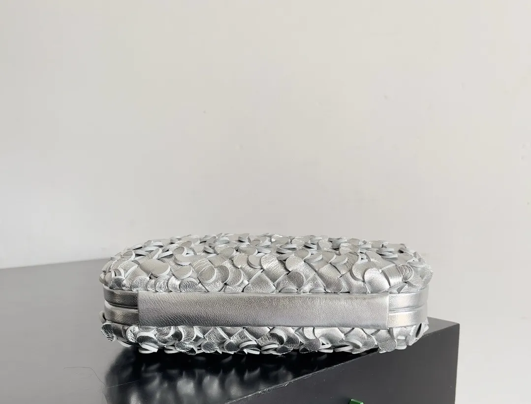 BOTTEGA VENETA Клатч Knot с металлическим узлом