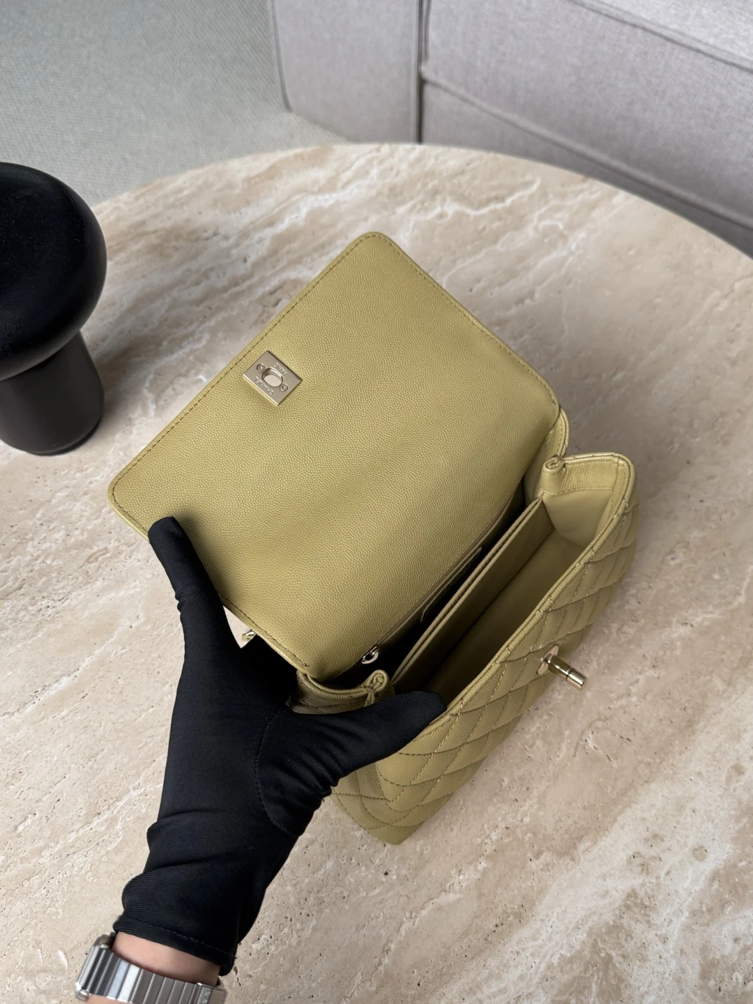 CHANEL Женская сумка Coco Handle с витой ручкой