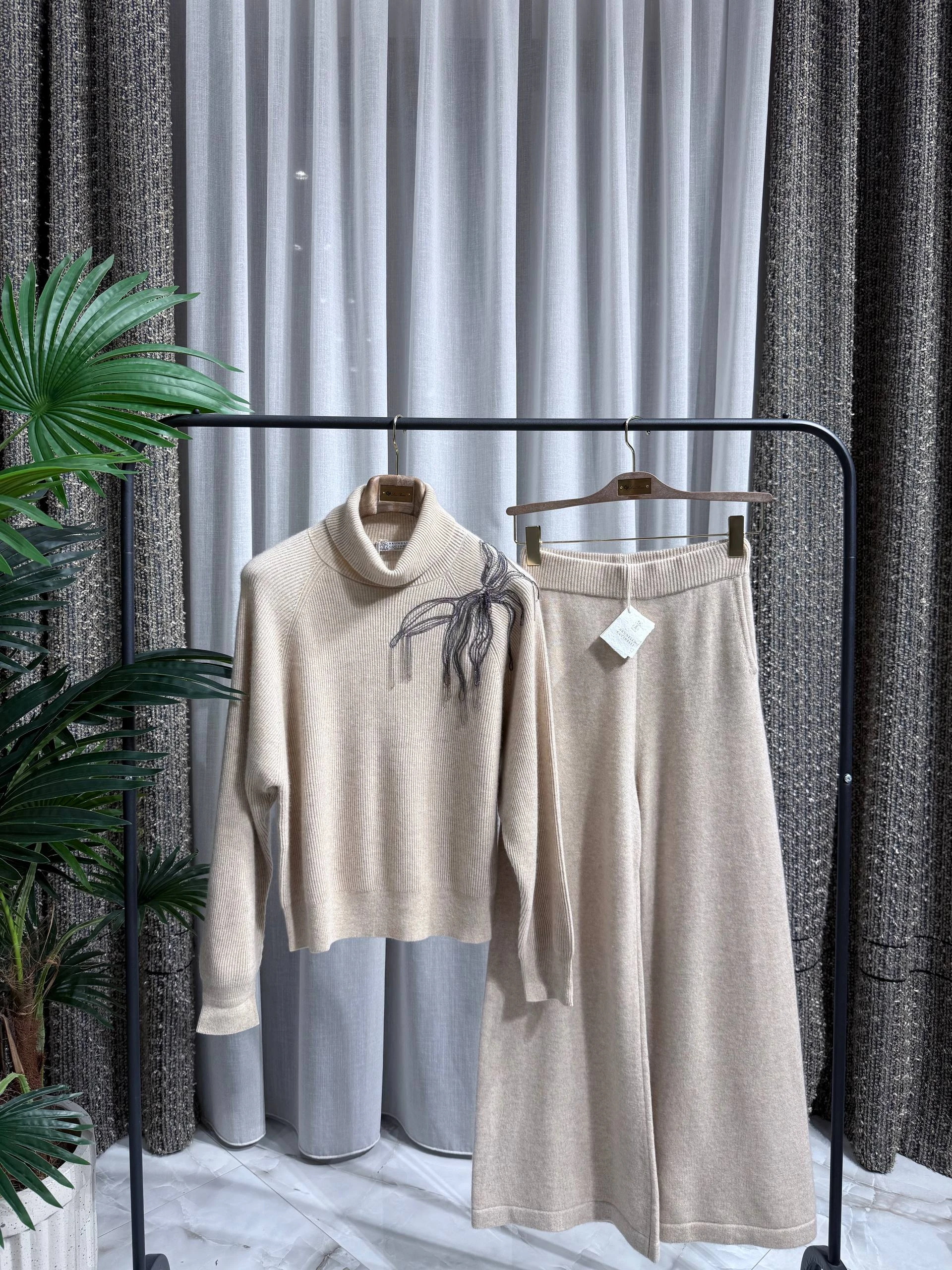 BRUNELLO CUCINELLI Женский костюм из кашемира BRUNELLO CUCINELLI Женский костюм из кашемира