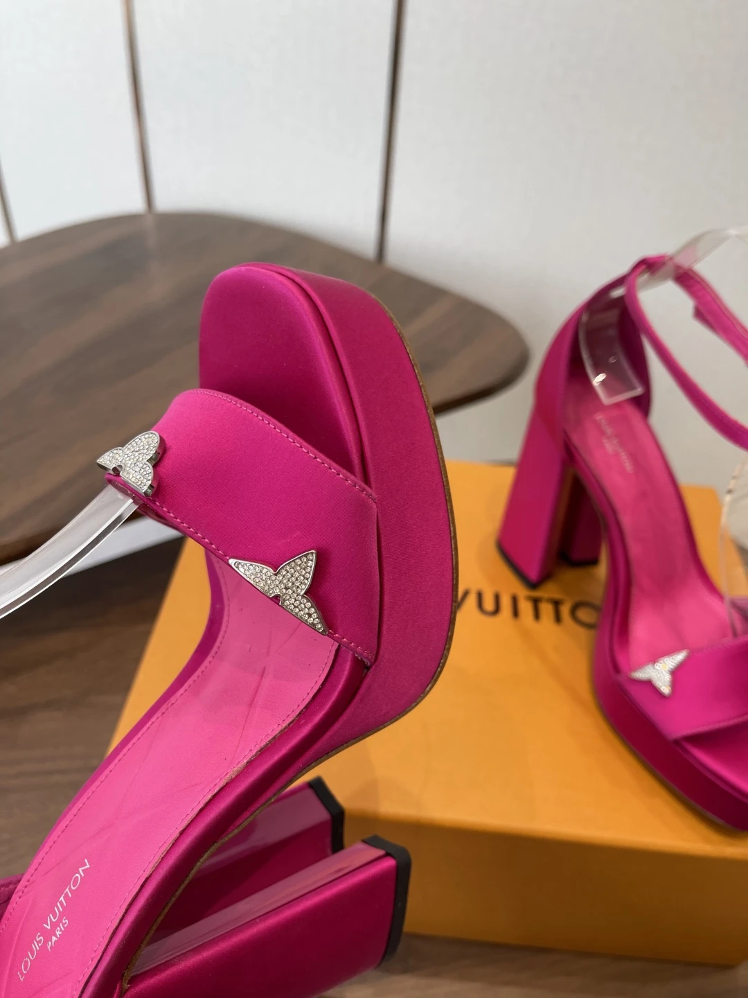 LOUIS VUITTON Женские туфли 