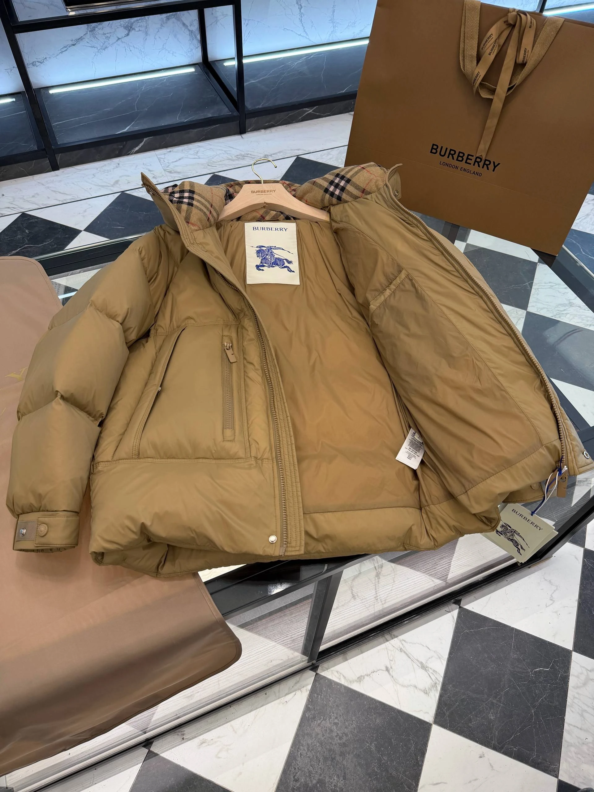 BURBERRY Мужской пуховик с пуховым наполнителем 