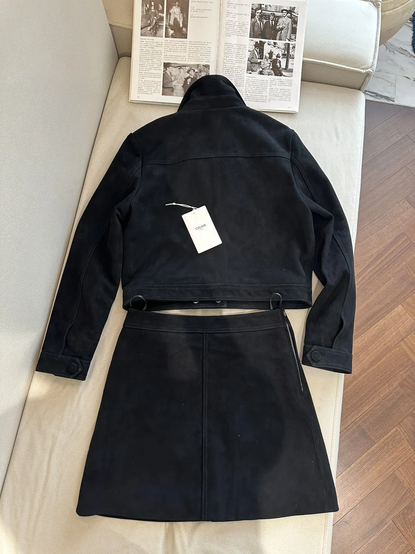 CELINE Женский костюм из замши прямого кроя