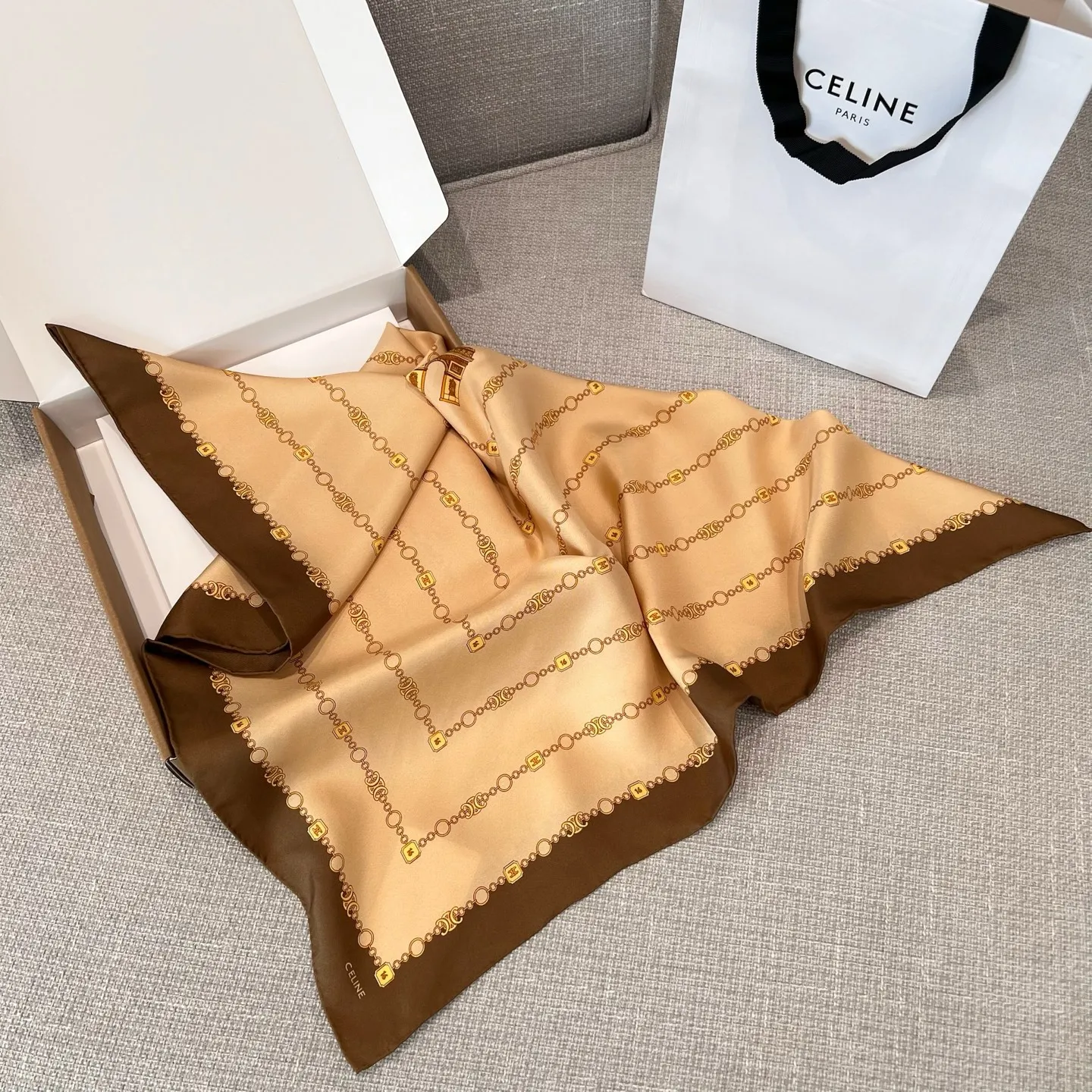 CELINE Женский платок шёлк CELINE Женский платок шёлк