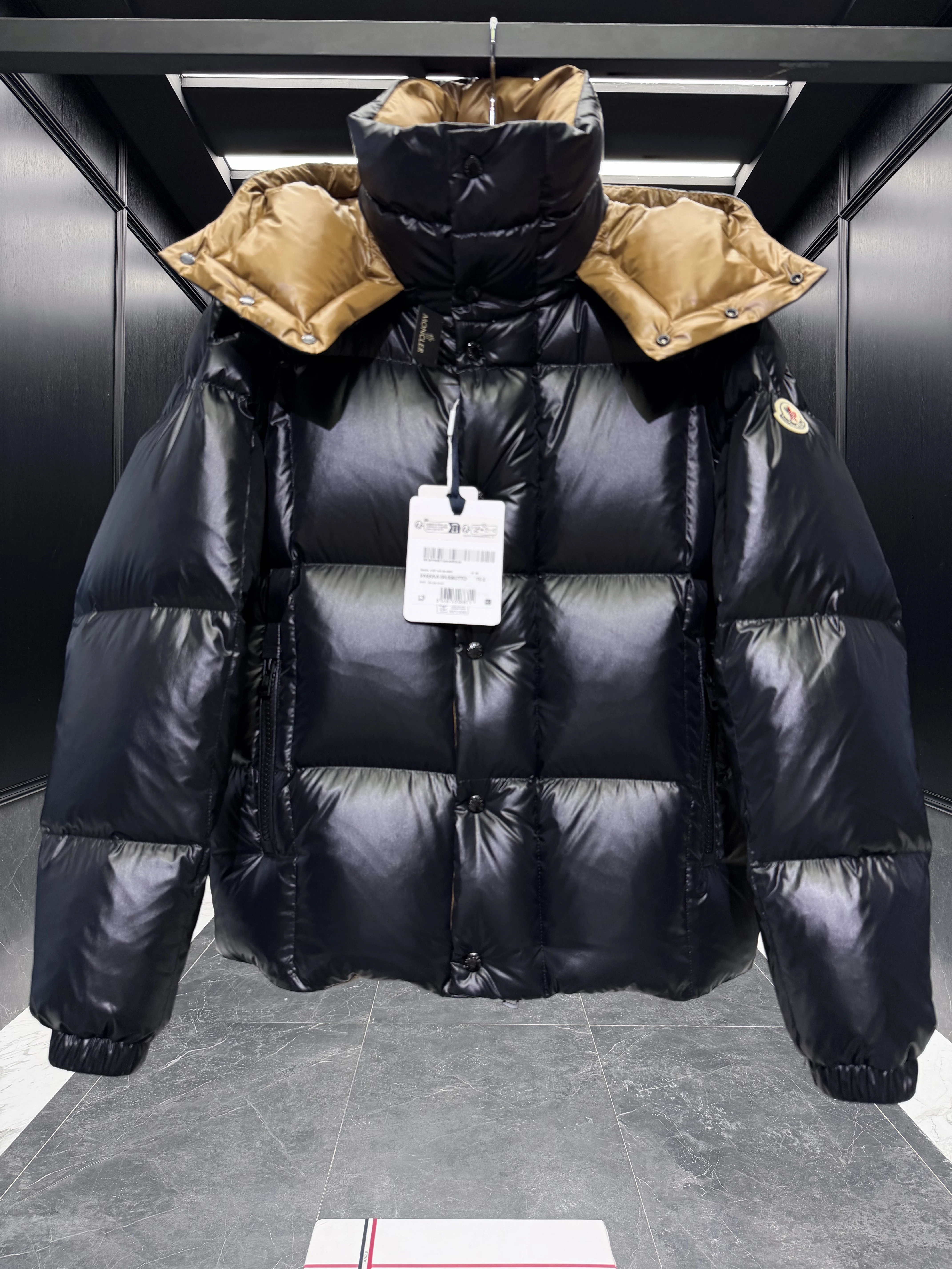 MONCLER Мужской пуховик Parana MONCLER Мужской пуховик Parana