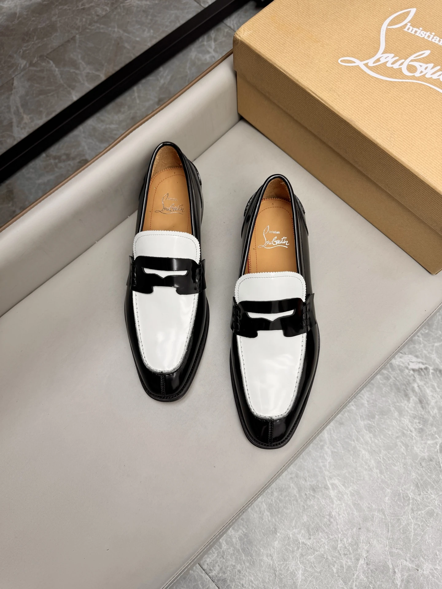 CHRISTIAN LOUBOUTIN Мужские лоферы из глянцевой кожи