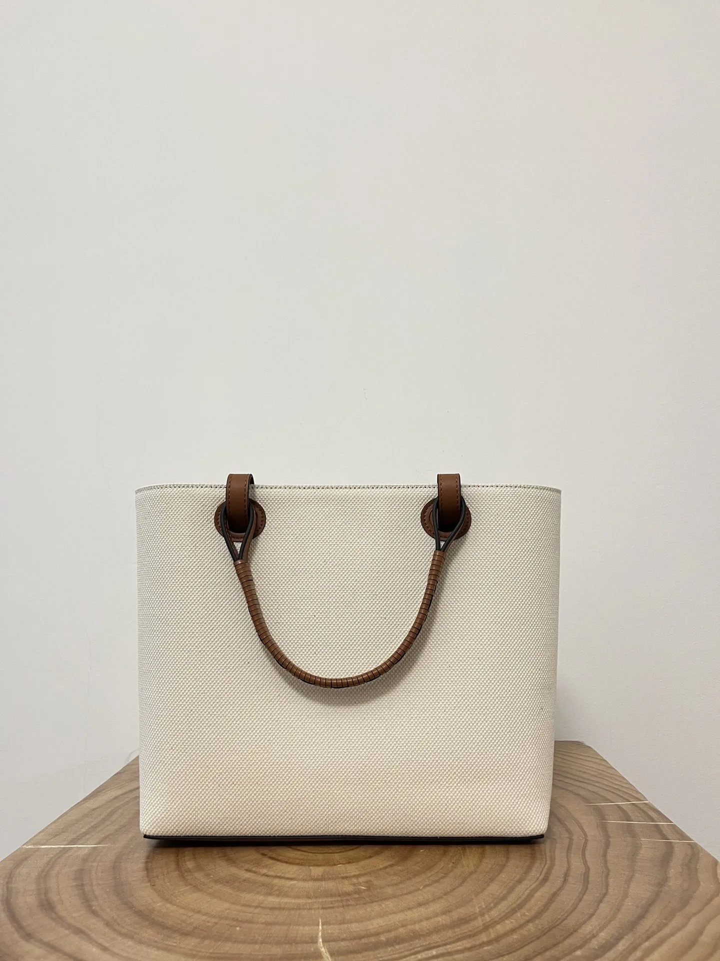 LOEWE Женская сумка Anagram Tote LOEWE Женская сумка Anagram Tote