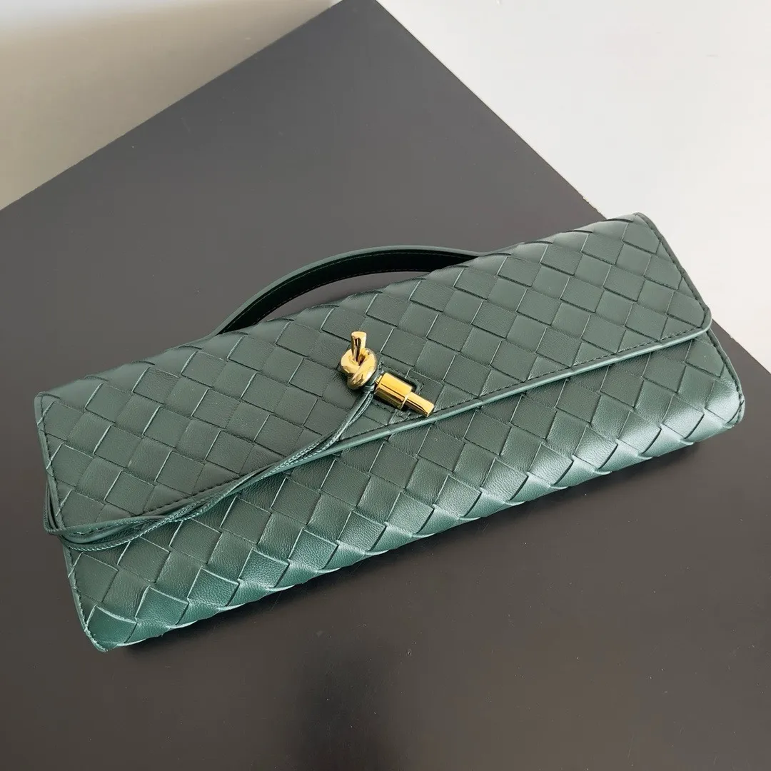 BOTTEGA VENETA Женский клатч Andiamo кожа Intrecciato