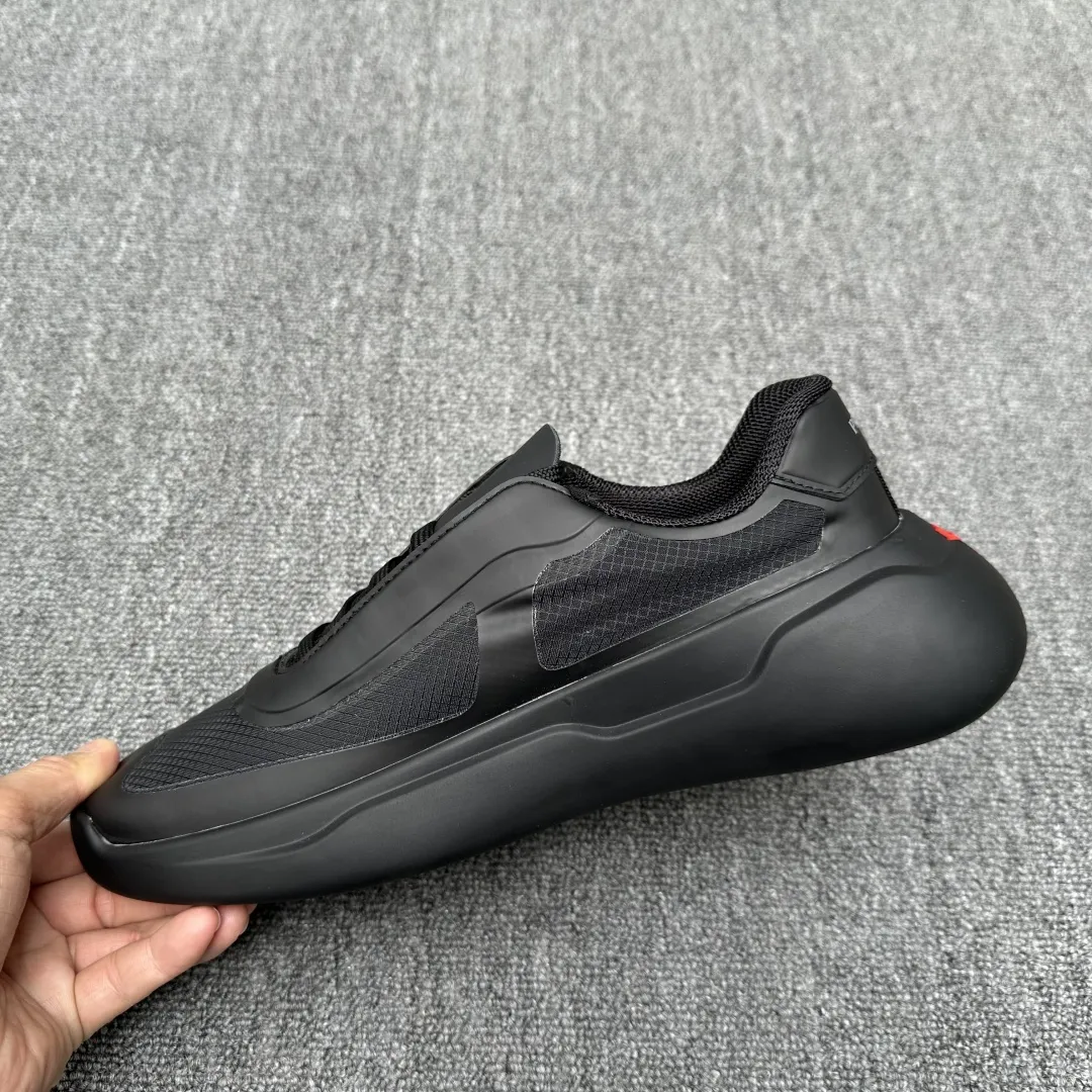 PRADA Мужские кроссовки минималистичные